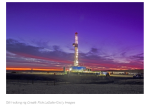 Image of fracking oil rig (Baleo, 2015)
